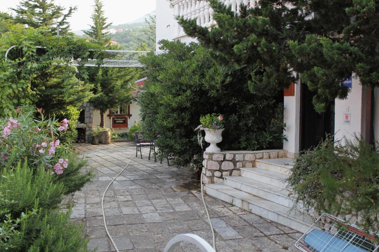 Apartments And Rooms With Parking Space Klenovica, Novi Vinodolski - 5590 Bagian luar foto